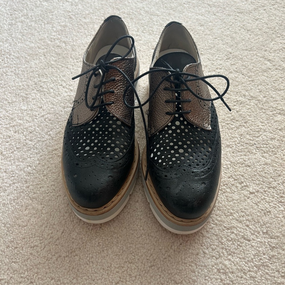 Letizia Ferrari platform Oxfords